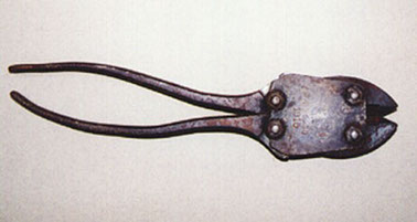 French wire cutter marked Cochard, Paris 1914.