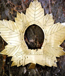Picture frame Canadian Maple leaf, engraved Vimy-Ridge- 7-9 Apr 1917.&nbsp; Horseshoe around the picture hole
