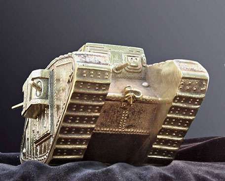 Tank MARK IV in bronze an an inkwell. Not trench art. L. 6.1/4"