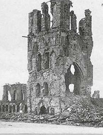 The postcard shows the center part of the medieval building as ruins