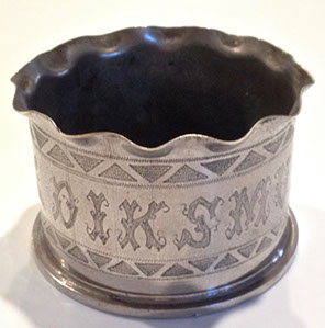 Shell engraved DIKSMUIDE. Elaborate calligraphy in a zig-zag work.