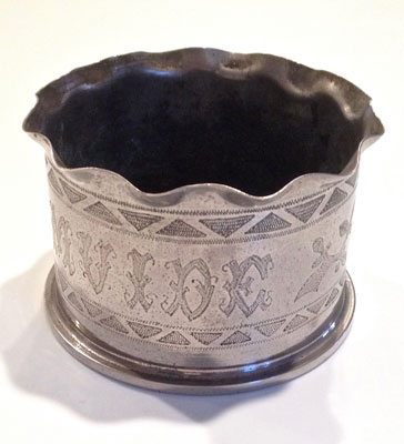 &nbsp;Diksmuide- Upper and lower bands engraved with triangles. Pie crust top. British 4.5" caliber howitzer.