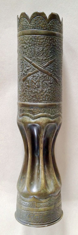 &nbsp;Cross rifles&nbsp; of the 139 [Inf. Rgt] letters U S, M[achine] G[un], engraved on a field of stars. Body fluted, top scalloped.