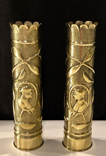 Pair of shells with scalloped tops, same design of garlands around medallions with Doughboy facing Poilu.