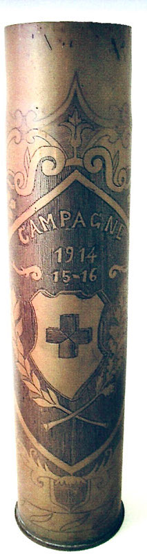 Shell engraved Campagne 1914-15-16. Central medallion with a cross, flanked by two palms. Leafy garland around.