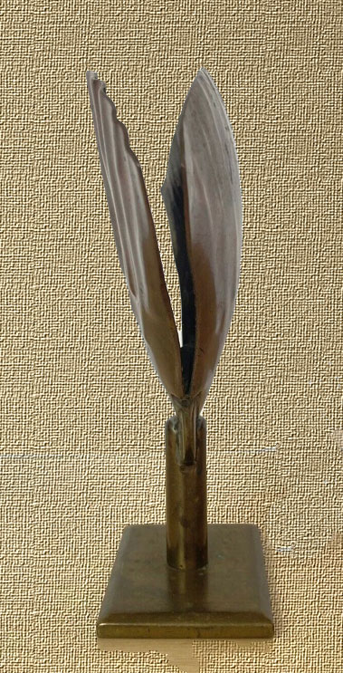 One side is flatter and ondulated. The other side is concave. Height 4 3/4"