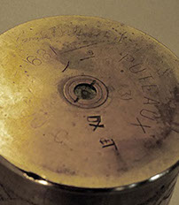 Shell engraved on the headstamp in cursive: 8eme c[compagnie],genie, secteur 14, Front, 1069eme jour de guerre, and signed Emile delsol.