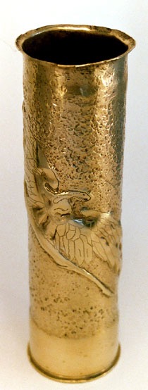 Shell eagle spawning its wings