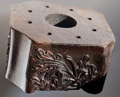 Propeller boss in laminated mahogany, center bore, eight bolt holes. Side sculpted with foliage.