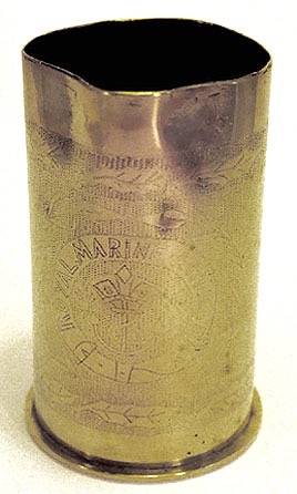 Shell Royal Marine Artillery. Insignia : Fouled anchor with two flaming bombs. Garland of leaves engraved in zig-zag work.