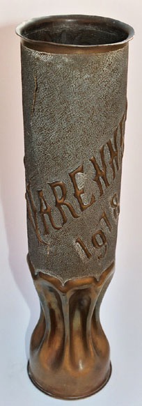 Shell Varennes 1918 on a stippled background and fluted body.